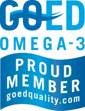 GOED Omega-3 logo kirjaga „PROUD MEMBER” ja veebiaadressiga „goedquality.com” sinisel lainelisel taustal.